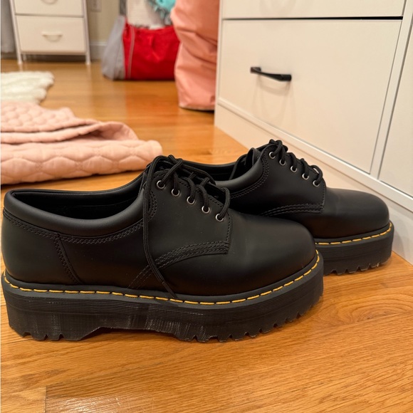Doc marten black shoes. Like brand new condition - Picture 3 of 4